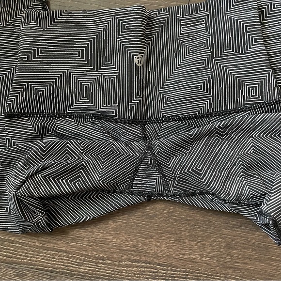 Lululemon High Rise Wunder Under in Maze Jacquard White Black (6) - Picture 7 of 12